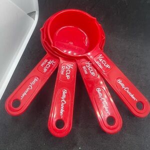 🥰 4/$25 - Betty Crocker Bold Red Measuring Cup Set